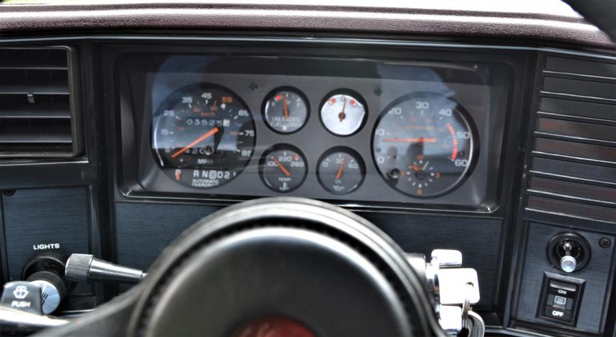 Панель приборов Chevrolet Monte Carlo SS 1985 года  (фото 41 из 69)